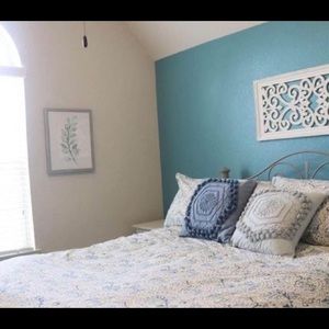 Pottery barn king duvet and shams